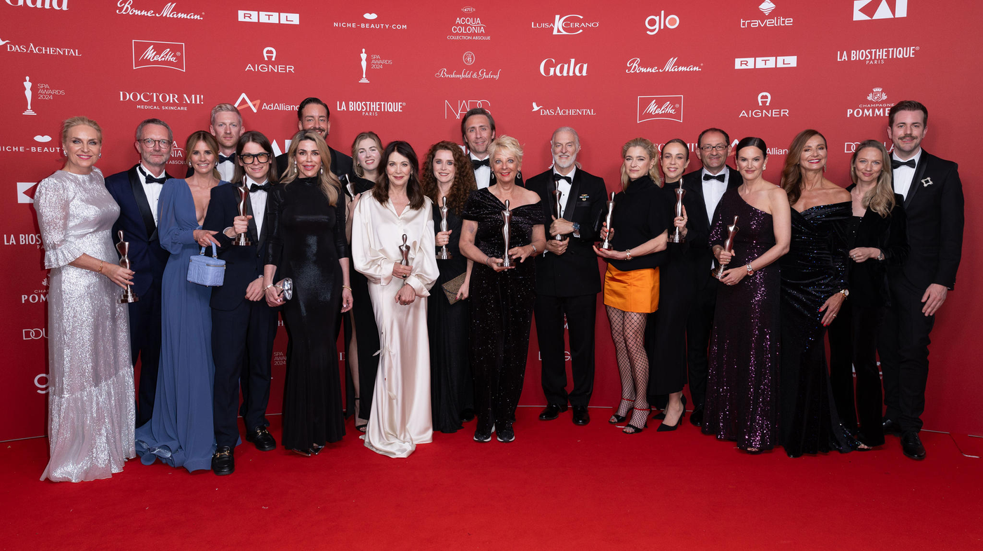 Preisträger:innen und Gala-Redakteur:innen.