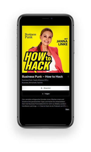 Das Bild zeigt ein Smartphone mit dem Display, das den Podcast 'How to Hack' von Business Punk präsentiert. Der Hintergrund des Podcast-Covers ist leuchtend gelb, und eine Frau in rotem Blazer lächelt freundlich. Der Titel 'HOW to HACK' ist in großen, fetten Buchstaben geschrieben. Der Podcast wird von Janna Linke moderiert und bietet Einblicke in Business, Wirtschaft und Technik. Es gibt Optionen zum Abspielen und Folgen. Der Text beschreibt, wie Gründer und Macher wertvolle Tipps und Tricks für den Arbeitsalltag erhalten.
#!#
Podcast,Business Punk,How to Hack,Smartphone,Janna Linke,Wirtschaft,Technik,Gründer,Tipps,Arbeitsalltag